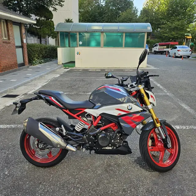 21년식 bmw g310r 판매합니다.