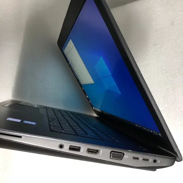 hp ZBook17  i7-6700/24/M.2 256G+1TB 17인치