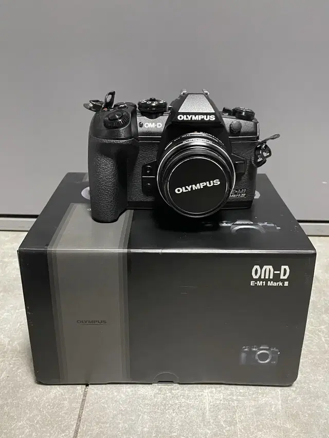 올림푸스 E-m1 mark iii 3 엠원막삼 팝니다