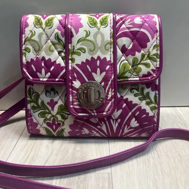 베라 브래들리 Vera Bradley 크로스바디