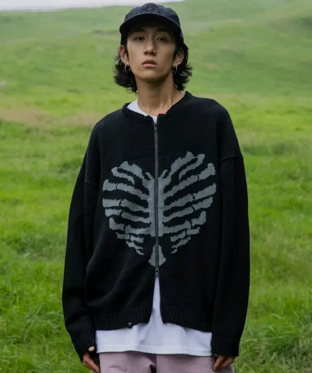 (worn by Fiery,Song Field)Exxon's Bone Knit Zip-up Black