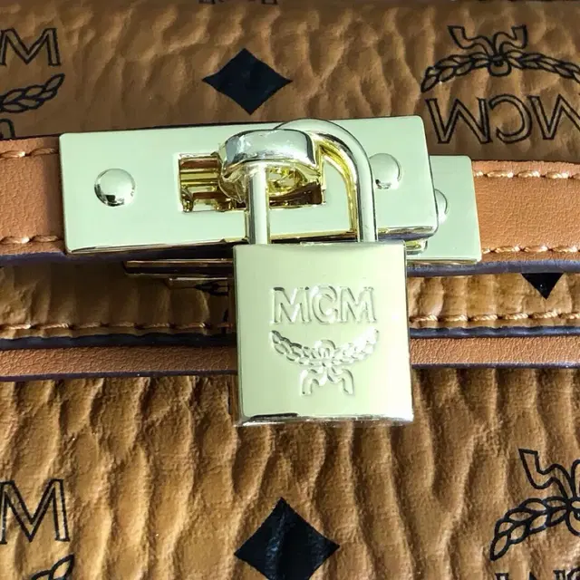 앰씨앰 2092 Kelly mini MCM 미니 크로스백