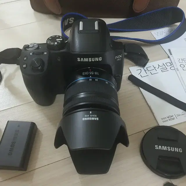 A급 삼성 미러리스 카메라 NX30 과 18-55 렌즈 세트