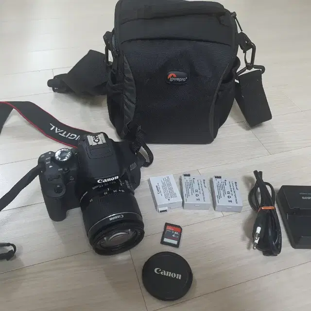 캐논 카메라 EOS 650D 와 18-55 IS 렌즈 세트