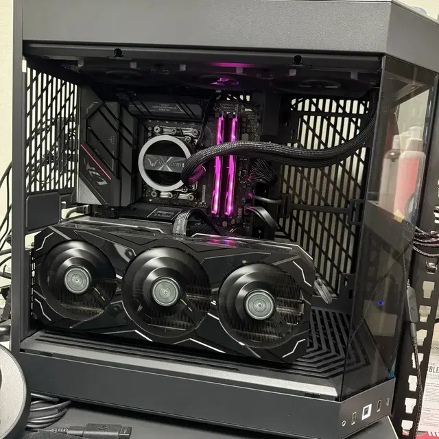 7800x3d / 4070ti / 2TB / Y60 / 게이밍 끝 pc