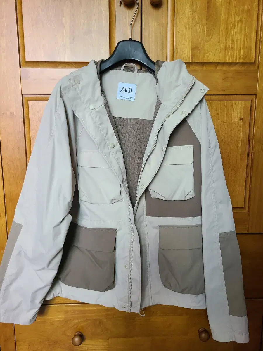 Zara Windbreaker (US M/Country L)