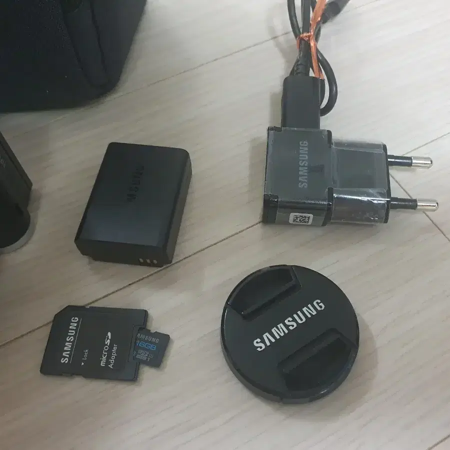 A급 삼성 카메라 NX300M 과 16-50 OIS 세트