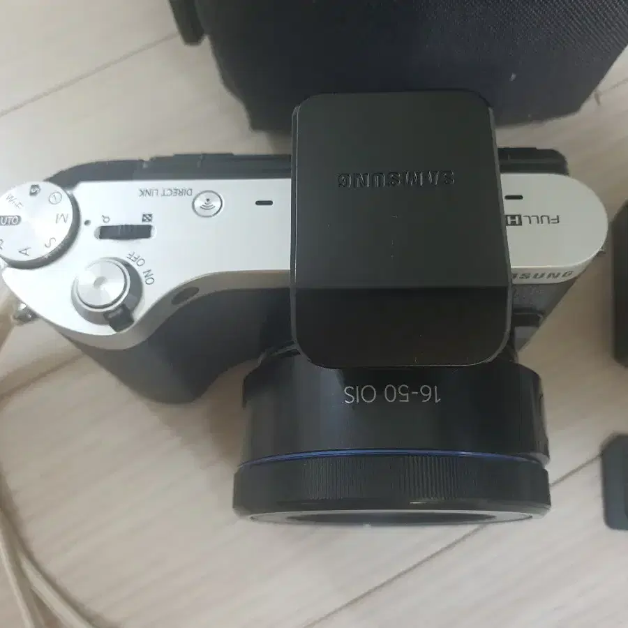 A급 삼성 카메라 NX300M 과 16-50 OIS 세트