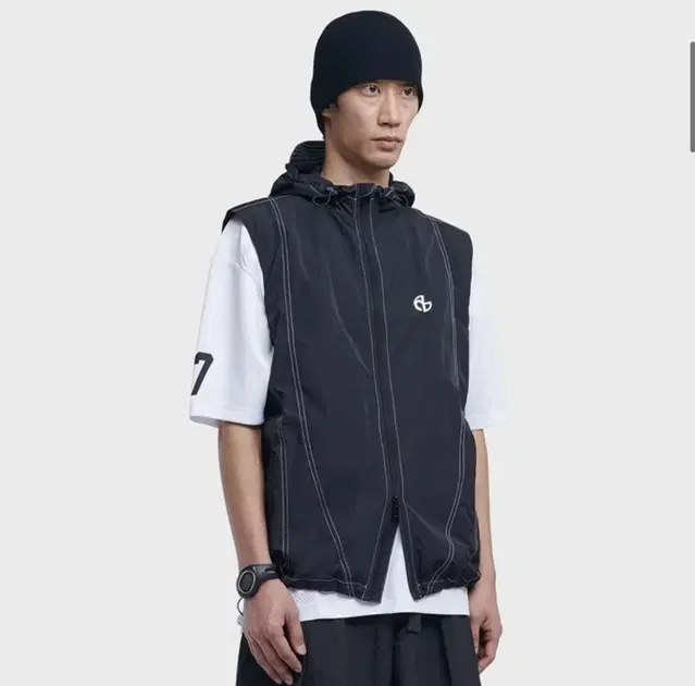 노매뉴얼 NYLON HOODED VEST - BLACK