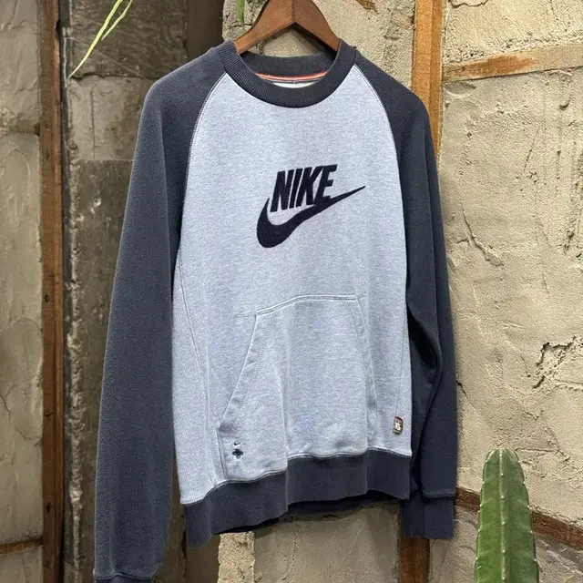 NIKE logo sweatshirt