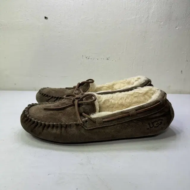 UGG 어그 다코타 모카신 250mm