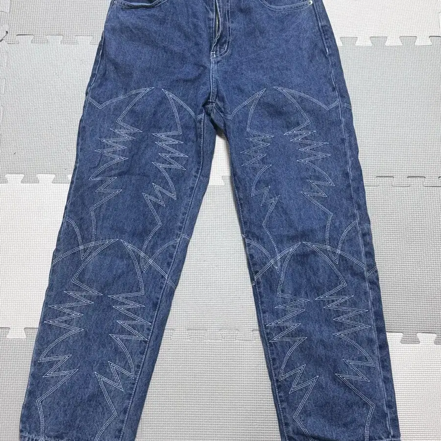 [M] 디스이즈네버댓 Embroidery Jean Mid Blue