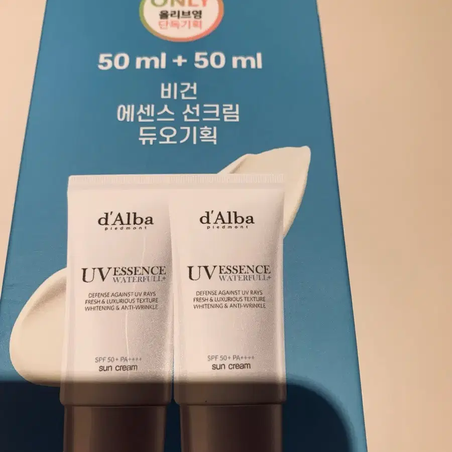 달바 워터풀에센스.선크림50ml2개 셋트(새제품)