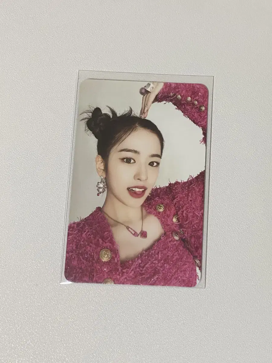 ive been looking for jewelry yujin photocard