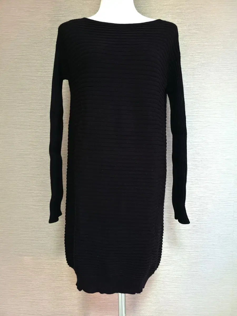 Course black knit ONEPIECE and long shirt