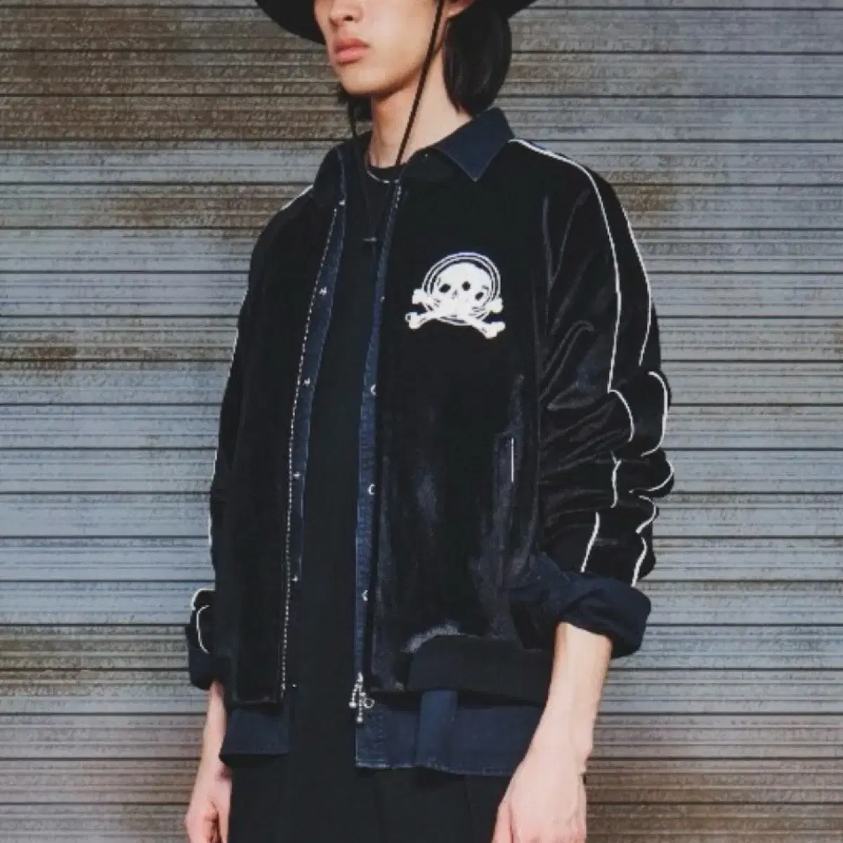 (M) etce Skull Velvet Souvenir Jacket in Suede