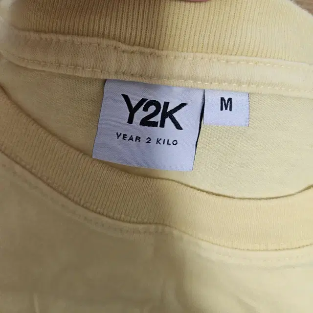 y2k 연노란색 반팔티 (m)