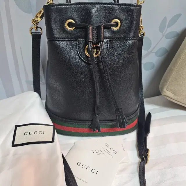 GUCCI 오피디아 스몰 버킷 가죽 백