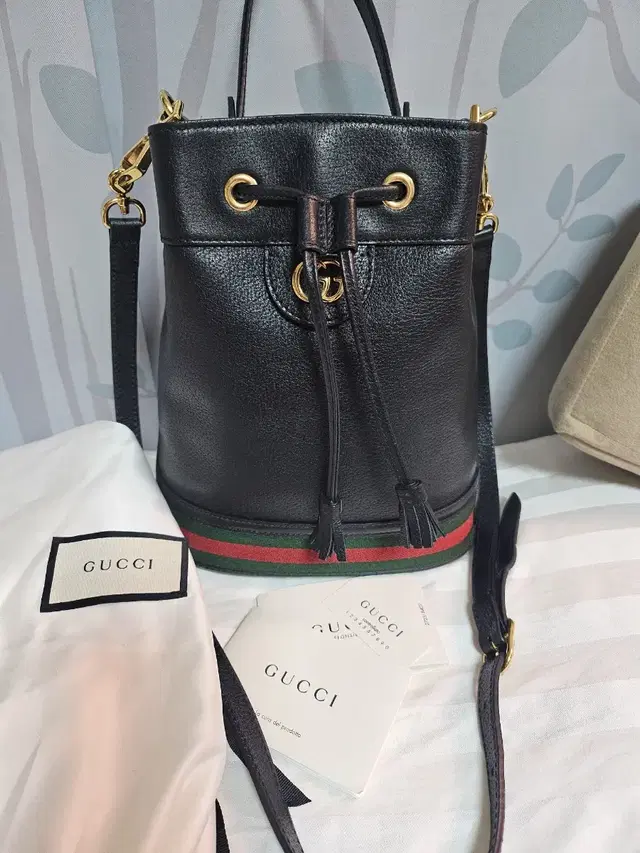 GUCCI 오피디아 스몰 버킷 가죽 백