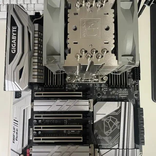 amd 라이젠 쓰레드리퍼 2950x + x399 디자이너 + 녹투아tr4