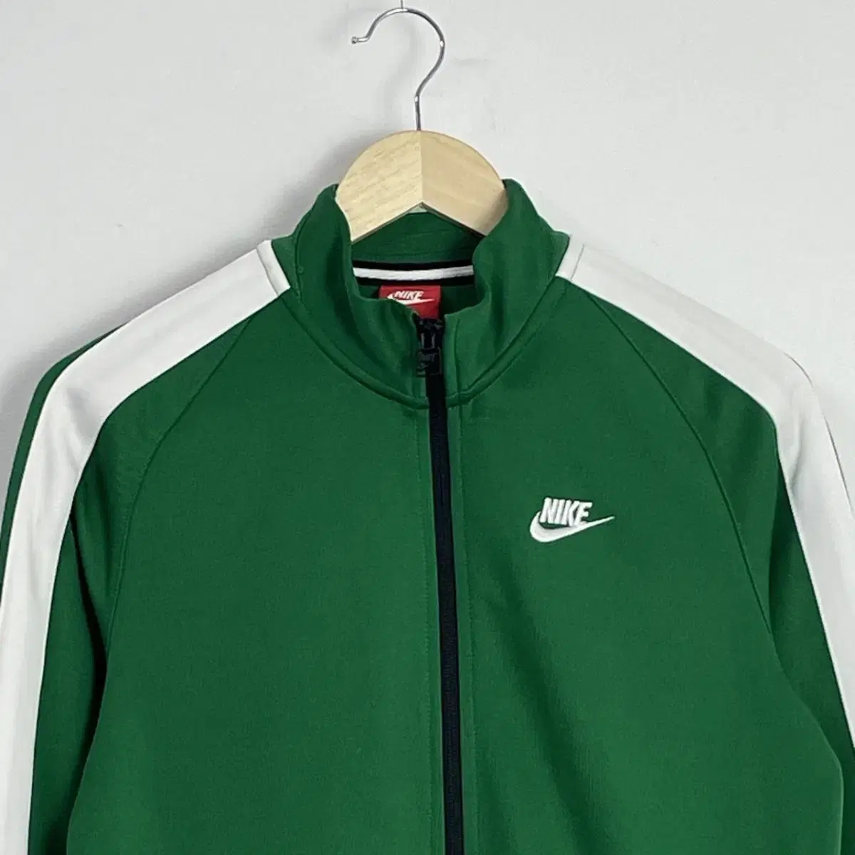 1287 Item: Nike Swoosh Green Jersey