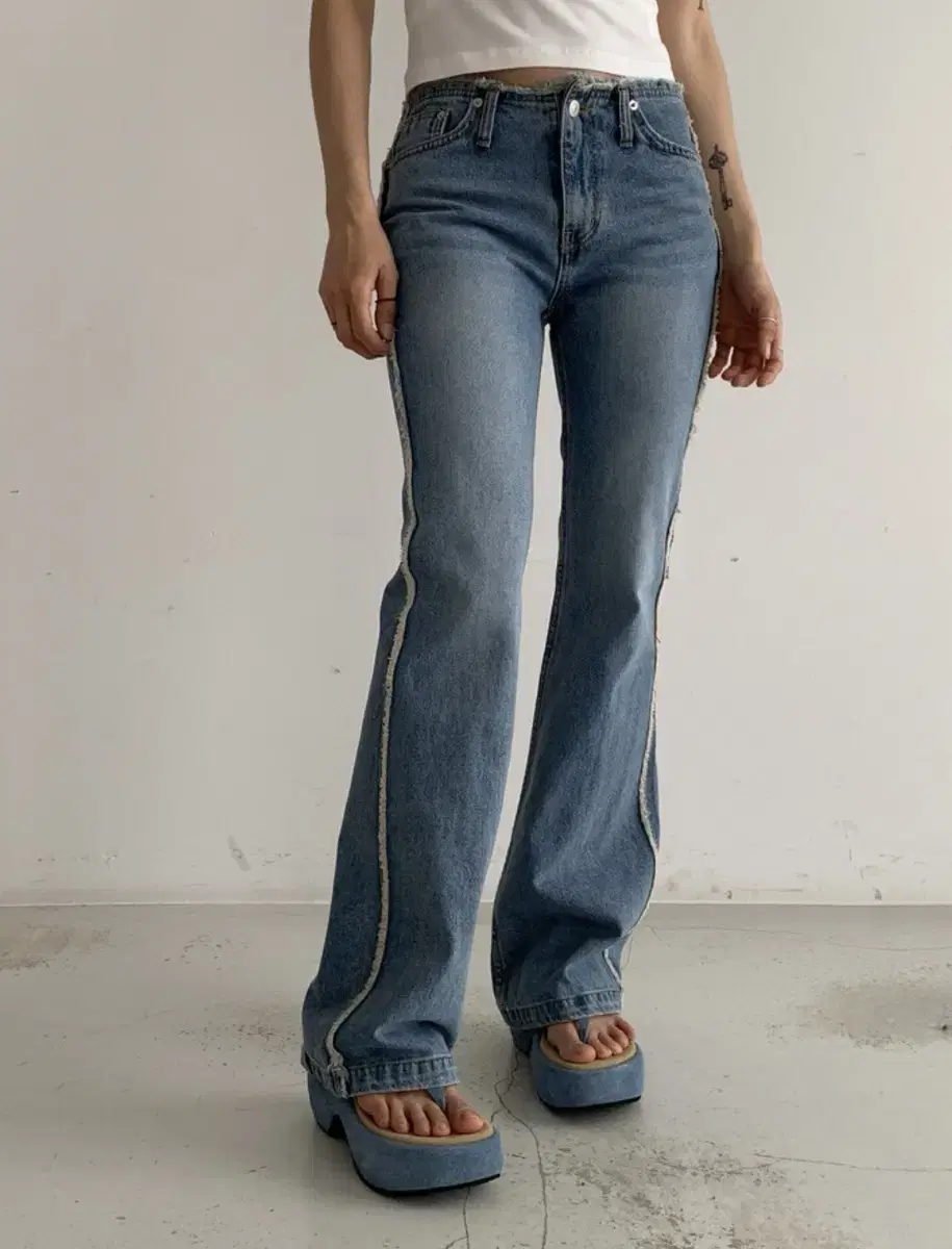 Low-rise bootcut jeans M New