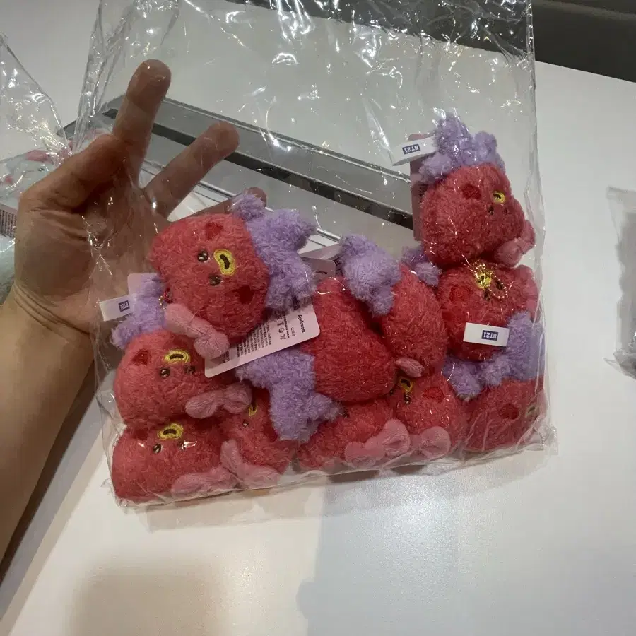 Bt21 lovely keyring 러블리키링 mang RJ TATA