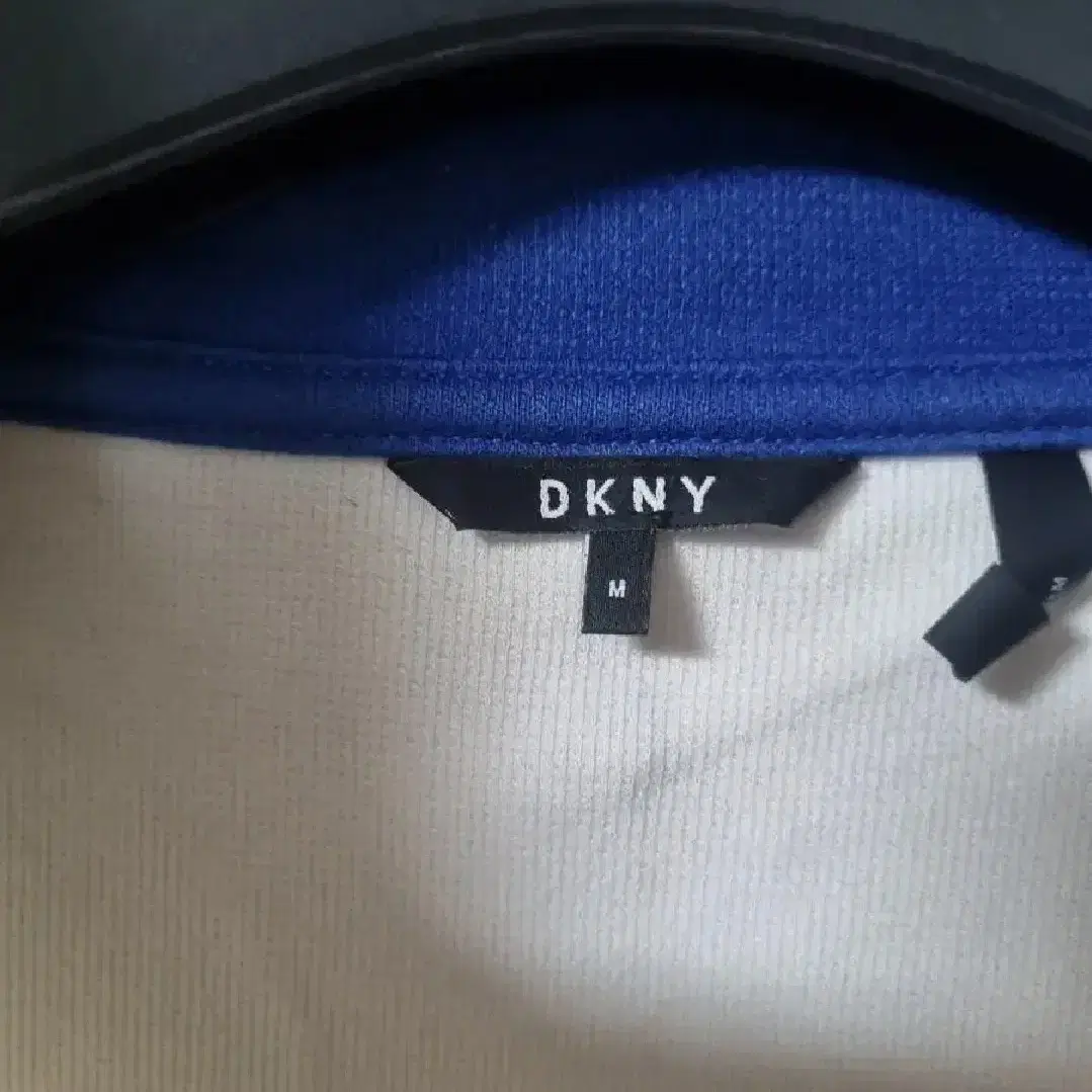 DKNY 남성 집업 티셔츠 M사이즈깔끔컨디션 택포