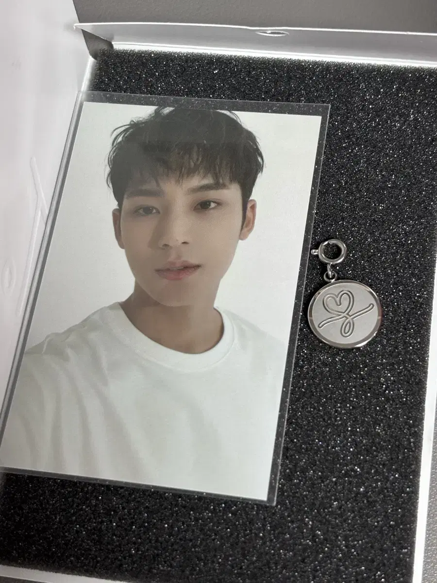 Seventeen 6th Anniversary Pendant Mingyu