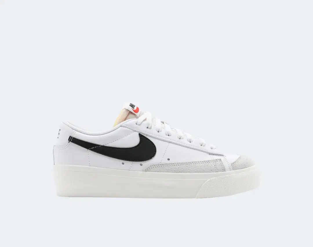 W) Nike Blazer Low Platform White Black2