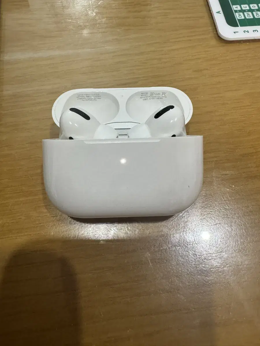 Apple AirPods Pro 1st Gen Macsafe compatible (officially released in Korea)