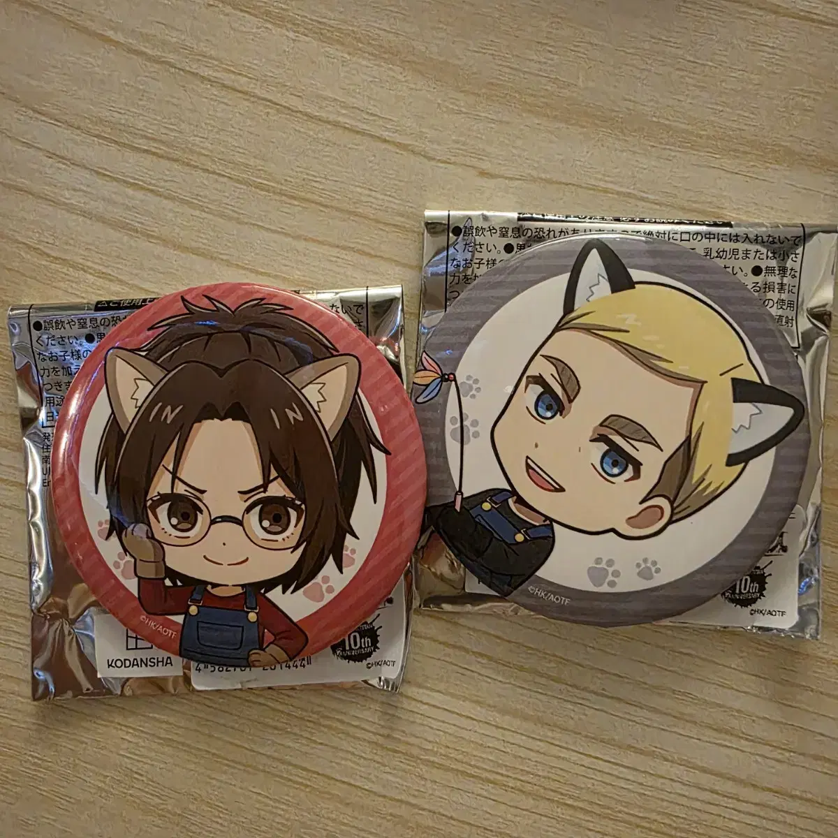 Attack on Titan Cat Canbadge Elvin Hanji Annie Bertoldt