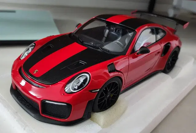 1:18 다이캐스트 오토아트 포르쉐 911 GT2 RS