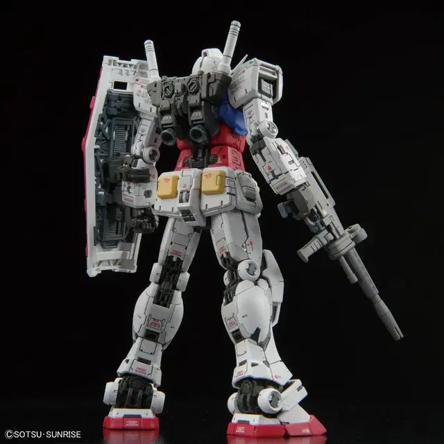 반다이 RG 퍼스트 건담 2.0 RX-78-2 Ver. 2.0 1/144