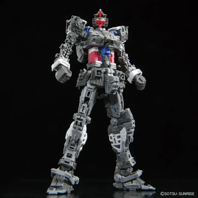 반다이 RG 퍼스트 건담 2.0 RX-78-2 Ver. 2.0 1/144