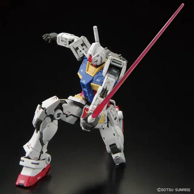 반다이 RG 퍼스트 건담 2.0 RX-78-2 Ver. 2.0 1/144