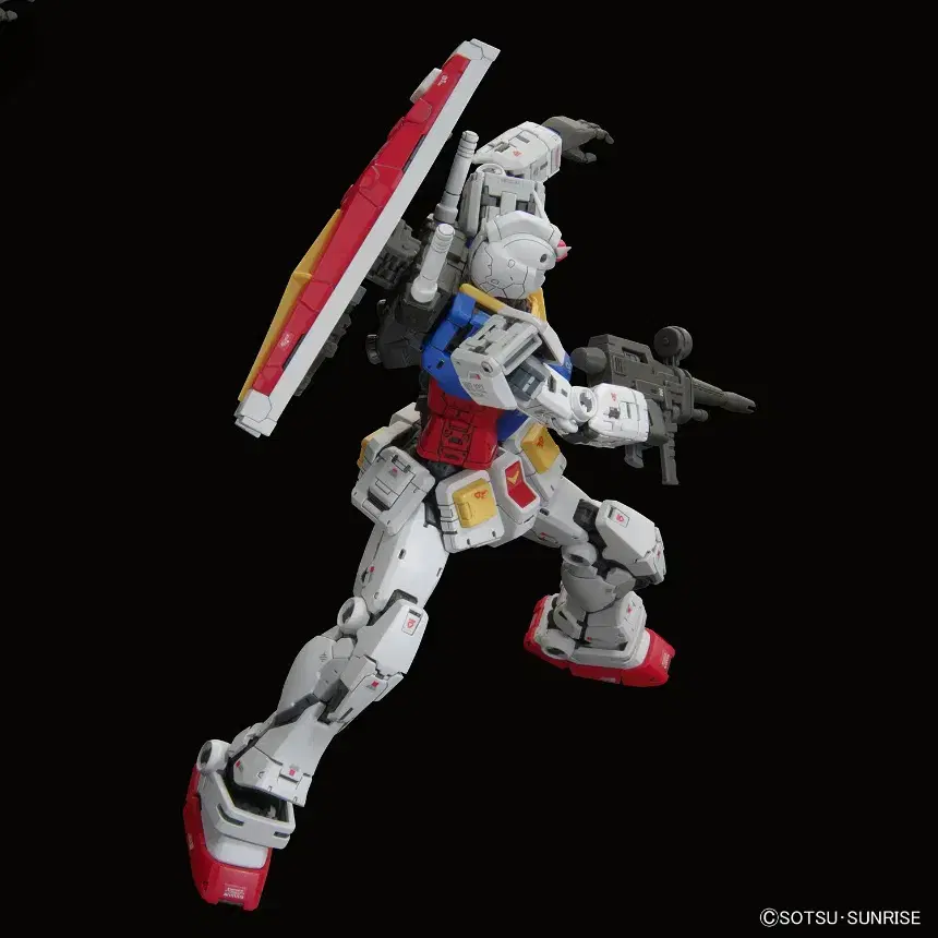 반다이 RG 퍼스트 건담 2.0 RX-78-2 Ver. 2.0 1/144