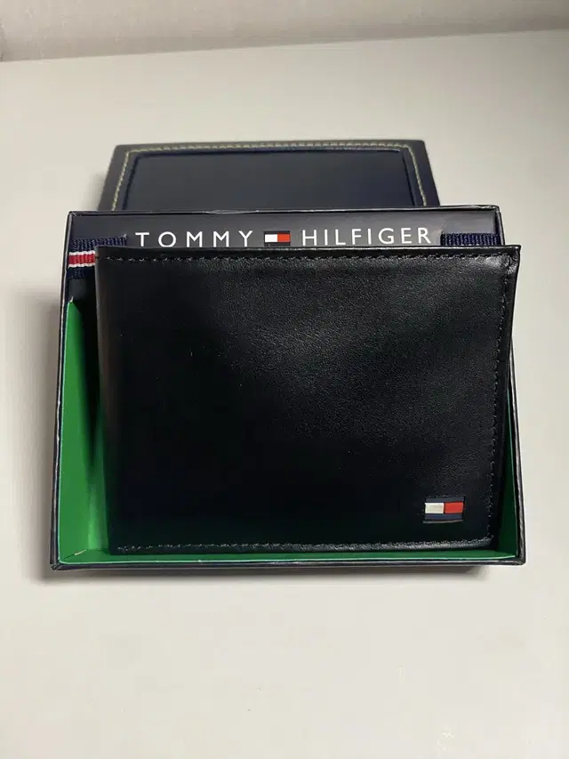 Tommy Hilfiger 타미힐피거 반지갑 (미사용품)