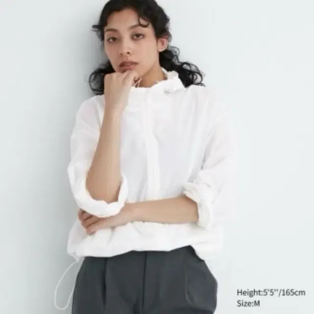 유니클로 포켓터블uv 파카 화이트 L바람막이 uniqlo