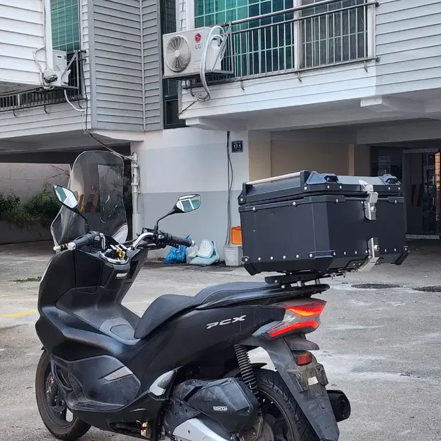 19년식 더뉴 PCX125 블랙 팝니다.