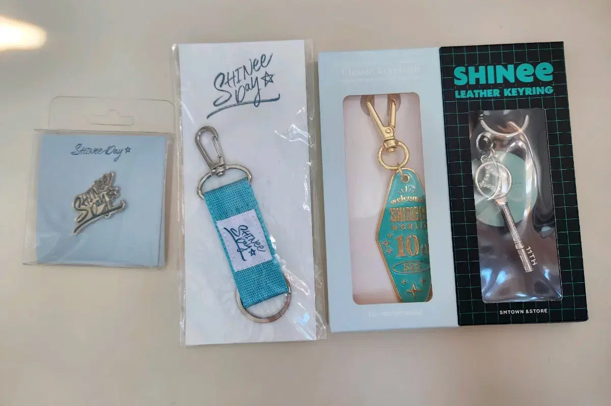 Shinee 10th Anniversary 11th Anniversary keyring Badge