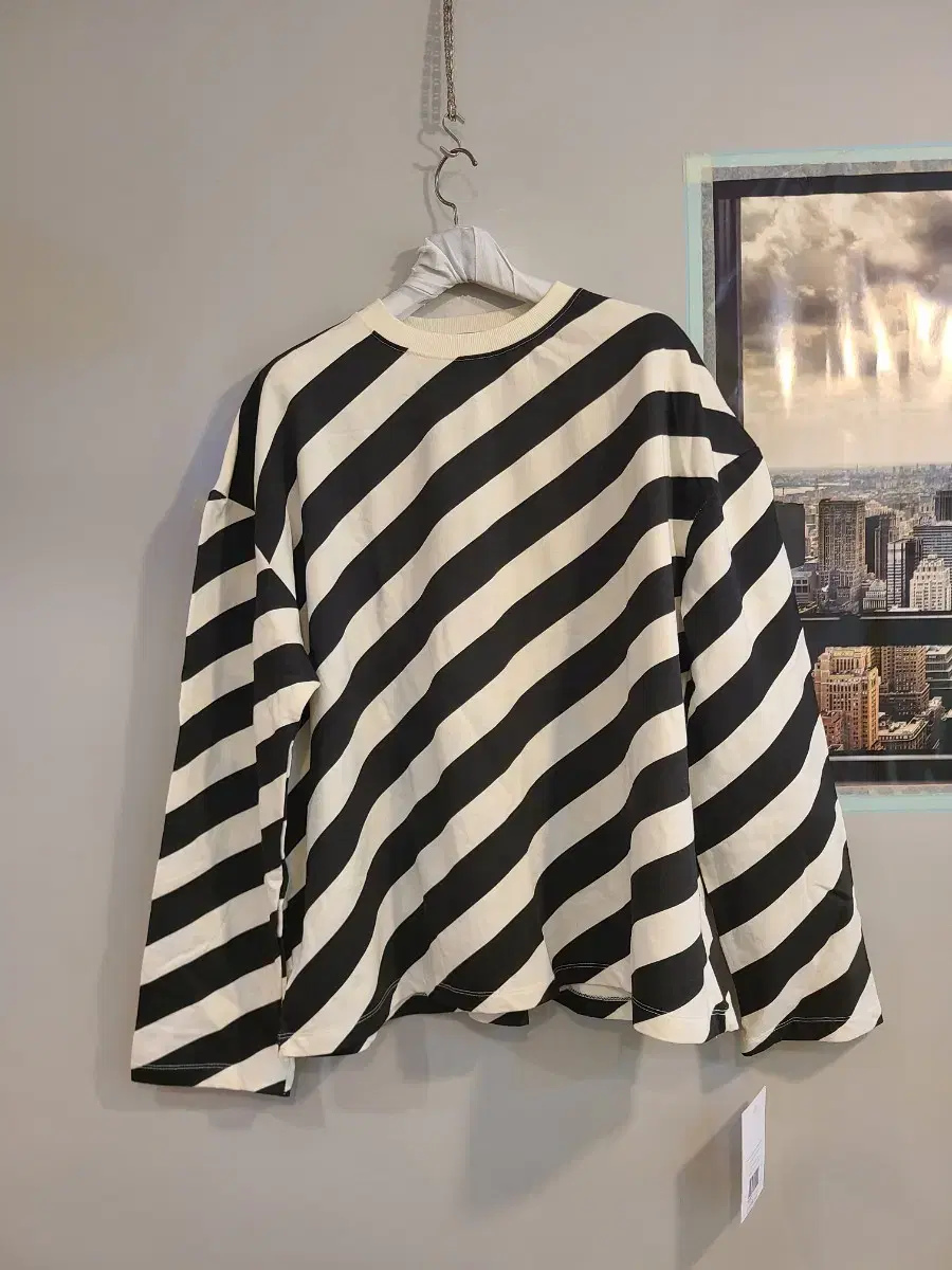 (New) Bloo Min - Diagonal Stripe Tee