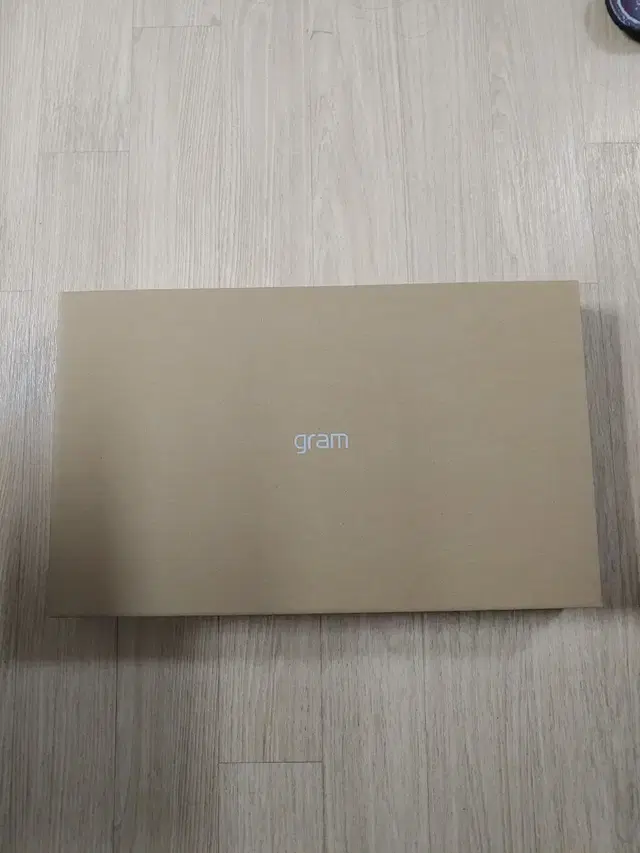 gram 노트북 17Z90R-GA5VK 미개봉 팝니다