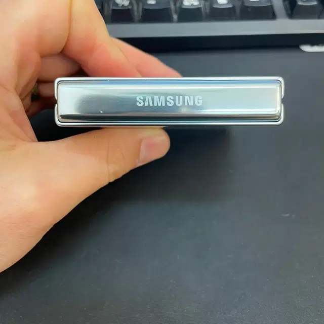 갤럭시Z플립5 민트 256GB 무잔상 상태좋은 중고56만팝니다.