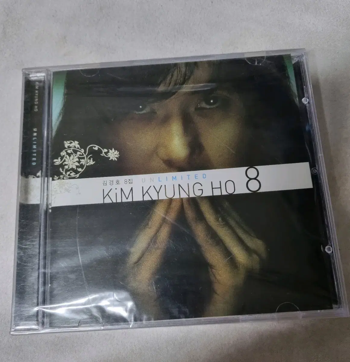 Kim Kyung Ho's 8th album CD unsealed