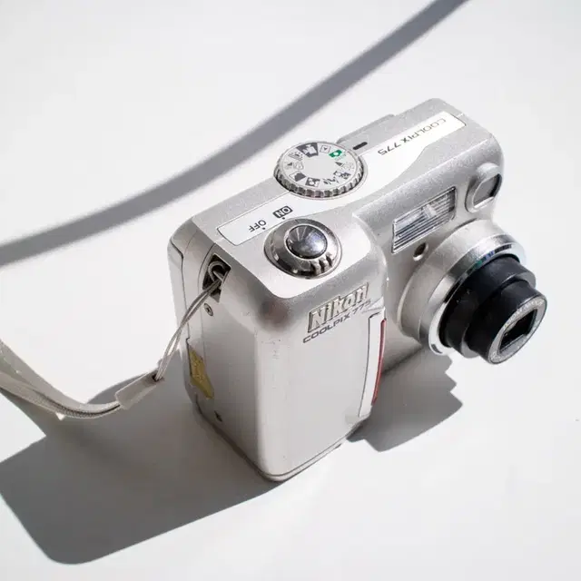 Nikon Coolpix 775