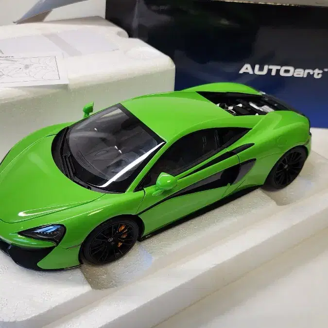 1:18 Autoart 맥라렌 570s 그린