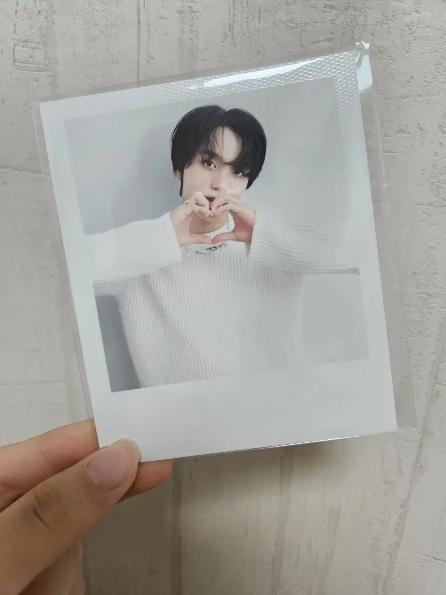 nct dream 2024 seasons greetings haechan polaroid