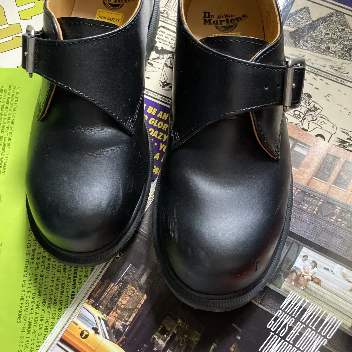 Dr martens 닥터마틴 조이 버클 디테일 블랙 로퍼 단화