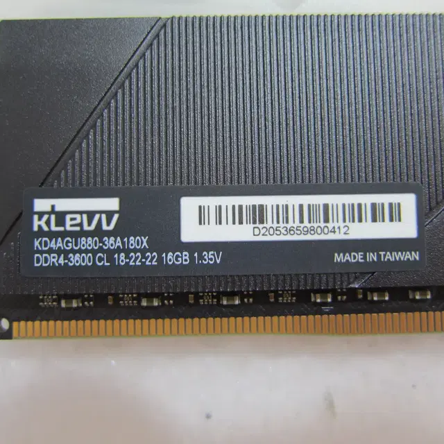 KLEVV DDR4-3600 CL18 CRAS X RGB (16Gx2)